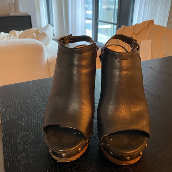 Jessica Simpson platform 37 (usually a 38 so made big) - Picture 3 of 4